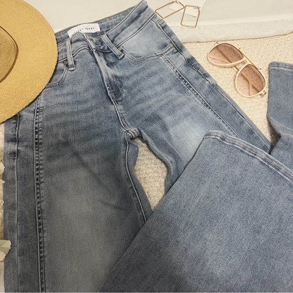 Risen Mid-Rise Straight Jeans - Picture 2 of 5